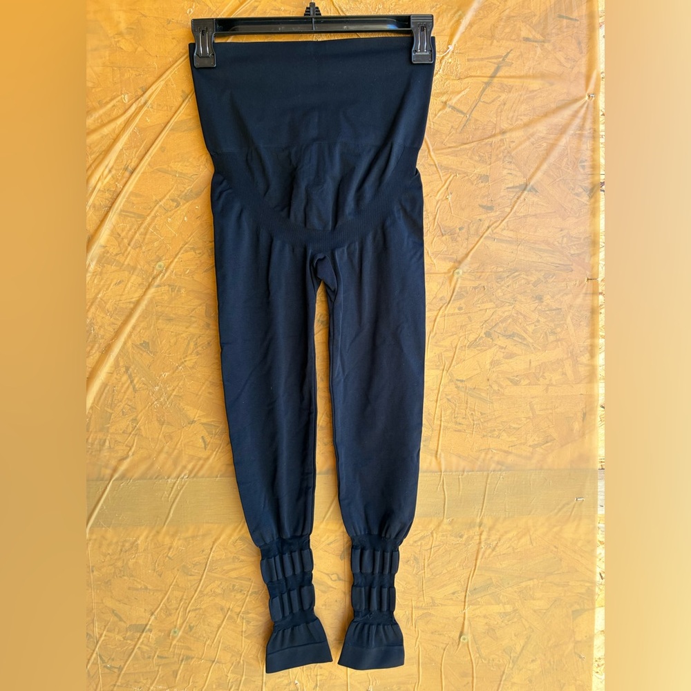 NWOT cache coeur Black Maternity Leggings 
Size Small